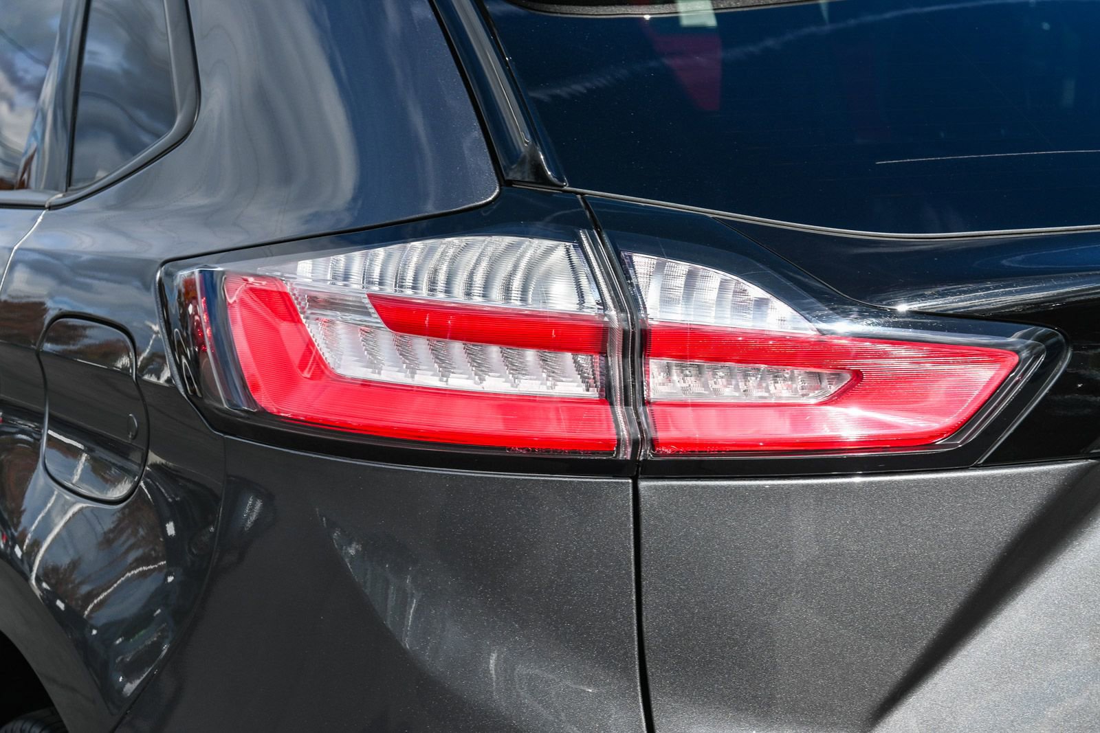 Certified 2023 Ford Edge ST-Line image 8