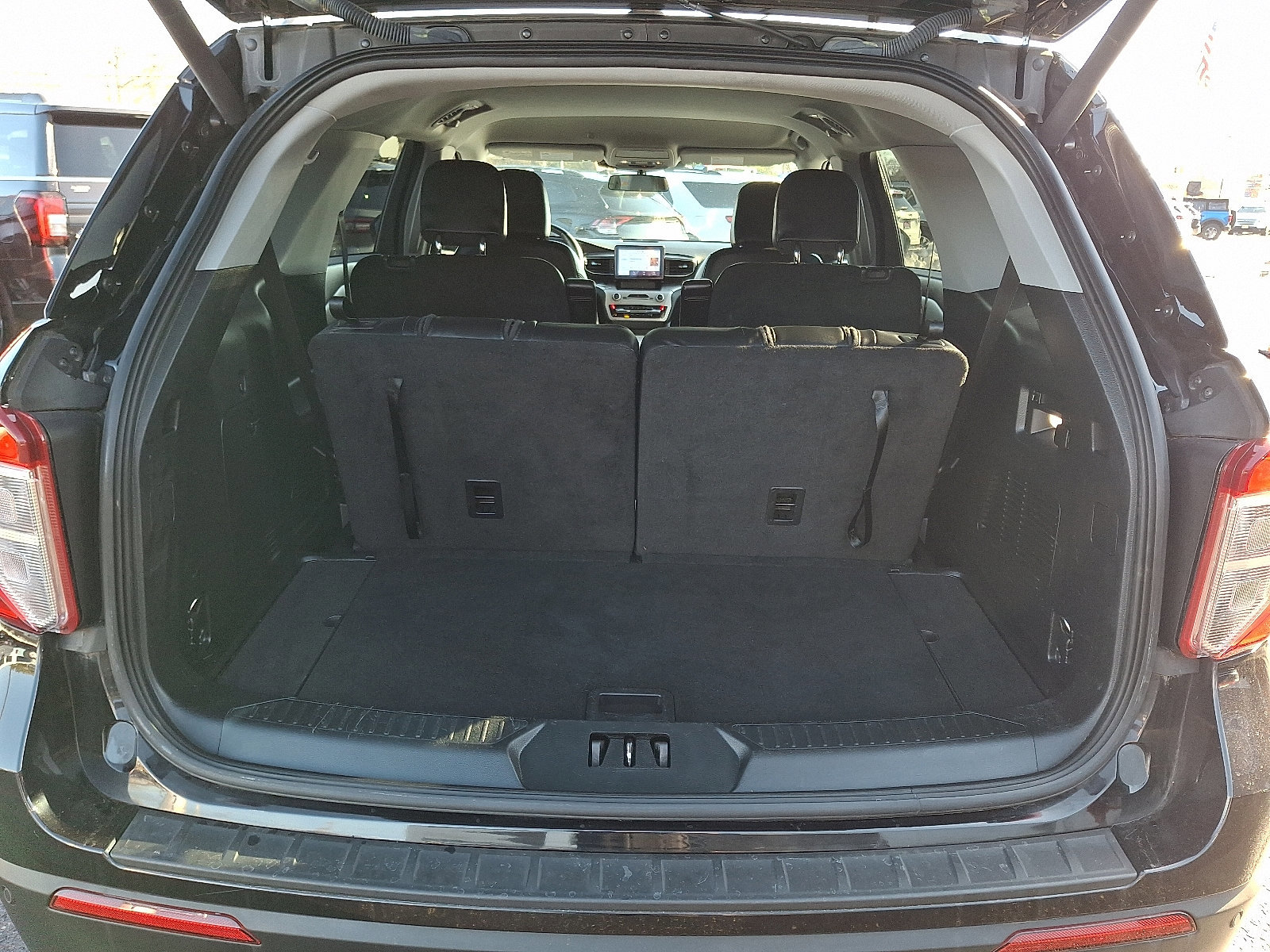 Certified 2022 Ford Explorer XLT w/ Equipment Group 202A image 30