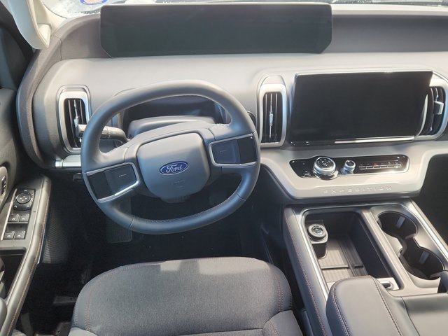Certified 2025 Ford Expedition Active AWD/4WD image 12