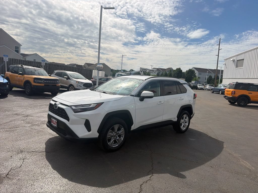 Used 2023 Toyota RAV4 XLE AWD/4WD image 4