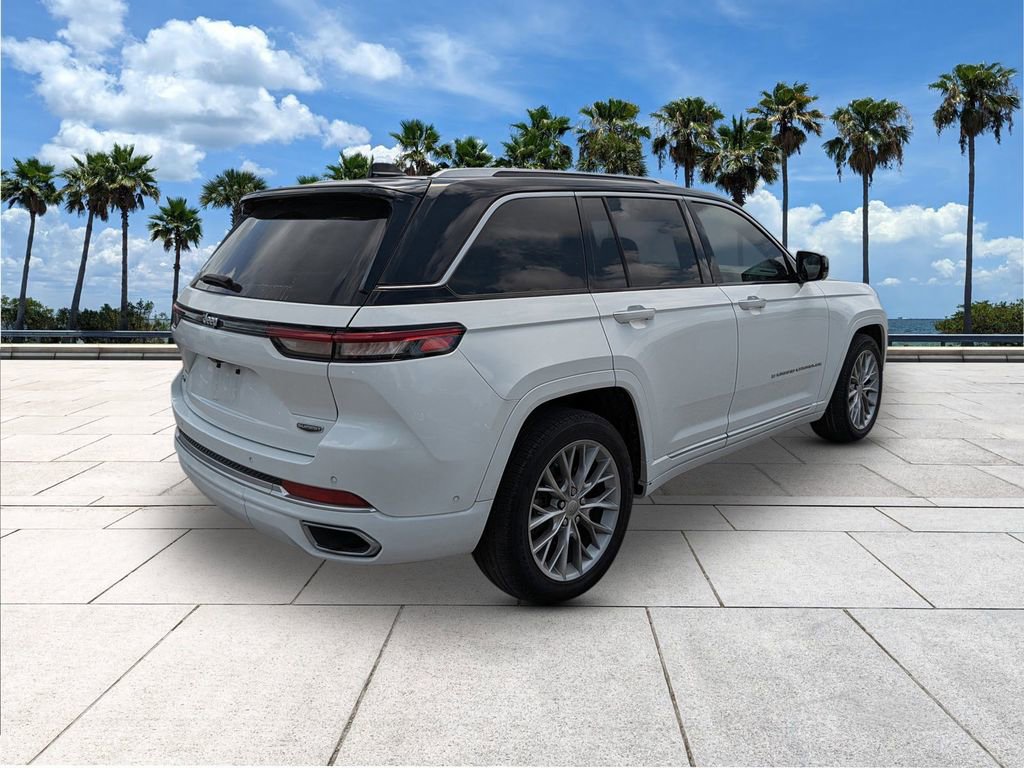 Used 2023 Jeep Grand Cherokee Summit AWD/4WD image 9