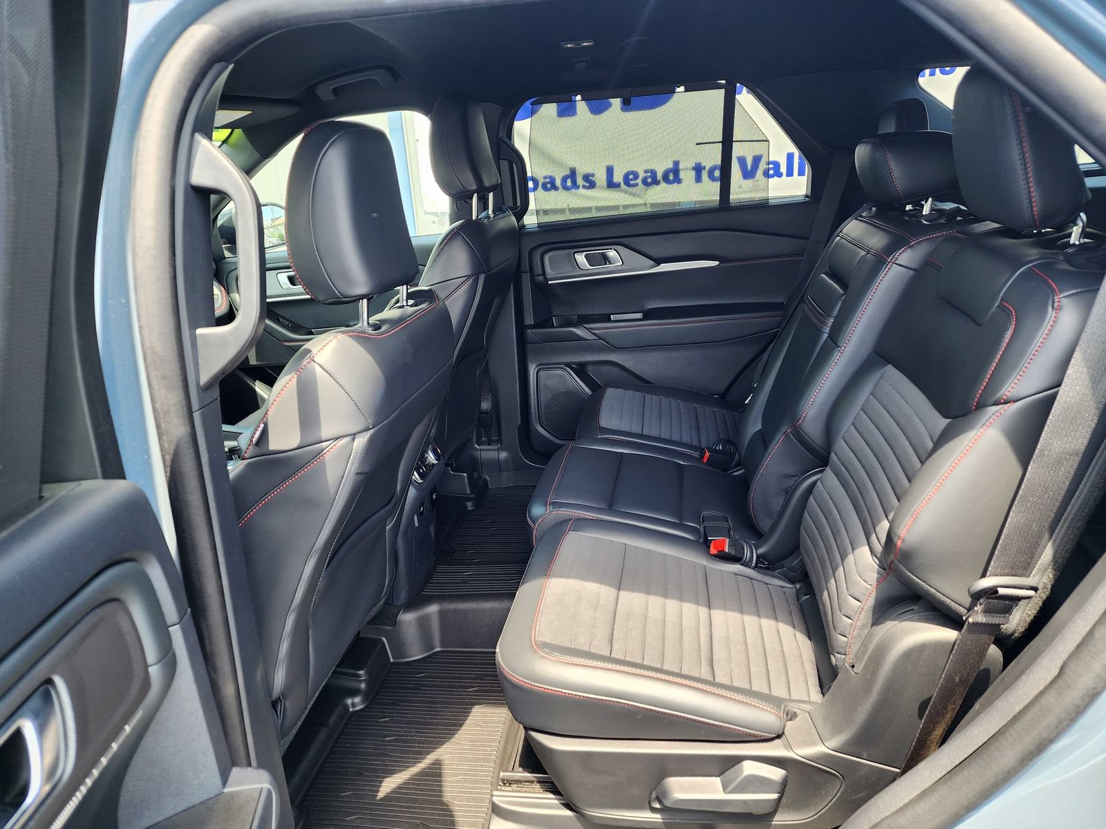 Certified 2025 Ford Explorer ST-Line w/ Premium Package AWD/4WD image 21