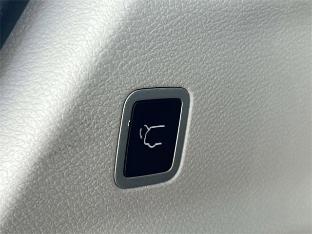 Used 2024 Chrysler Pacifica Touring-L image 13