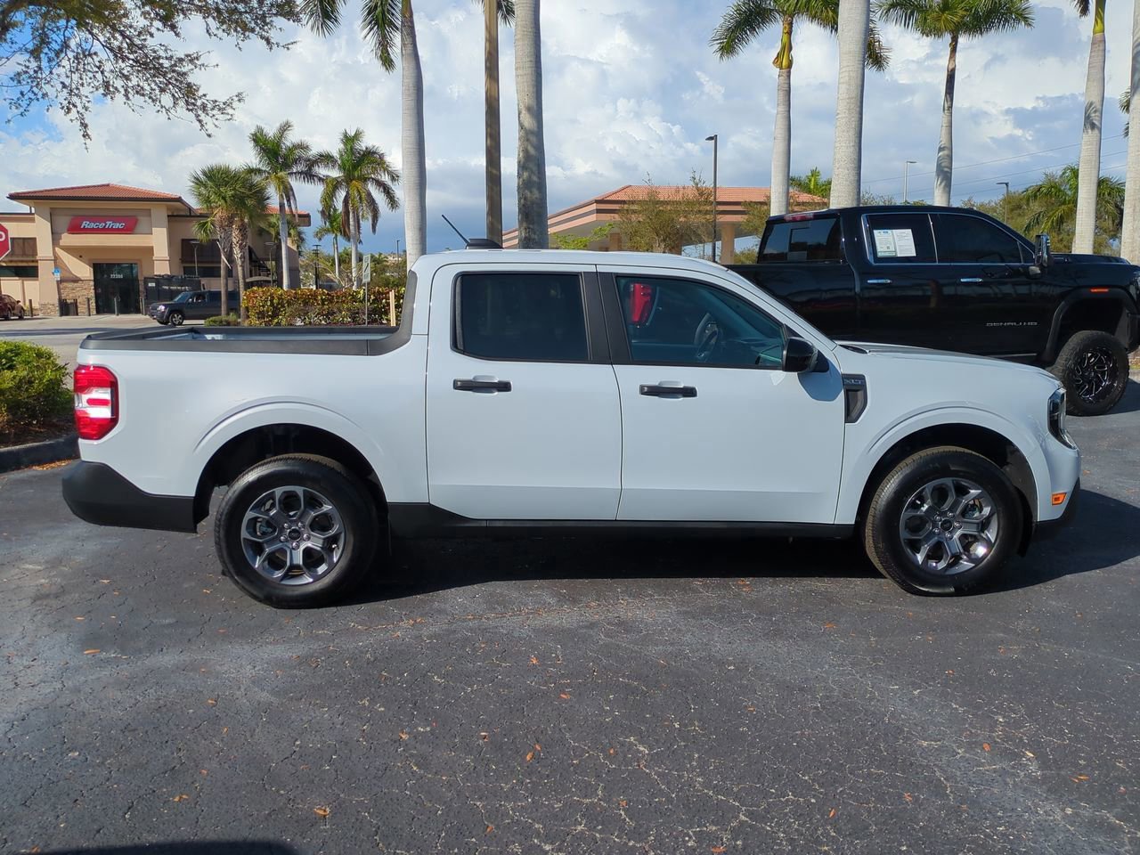 Certified 2025 Ford Maverick XLT w/ XLT Luxury Package image 6
