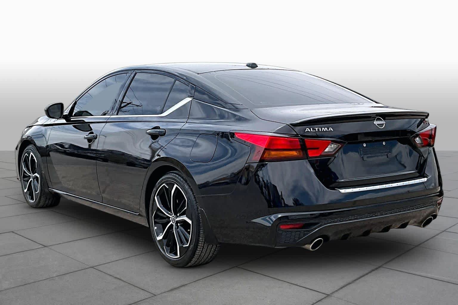 Used 2023 Nissan Altima 2.5 SR w/ SR Premium Package FWD image 12