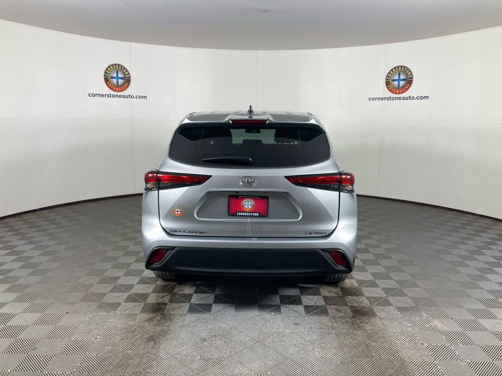 Used 2022 Toyota Highlander LE image 20