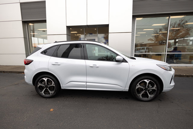 Certified 2025 Ford Escape ST-Line Elite w/ Class II Trailer Tow Package image 2