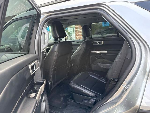 Certified 2022 Ford Explorer XLT w/ Equipment Group 202A AWD/4WD image 6