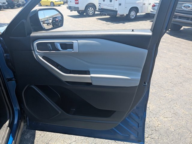Certified 2022 Ford Explorer XLT w/ Equipment Group 202A RWD image 35