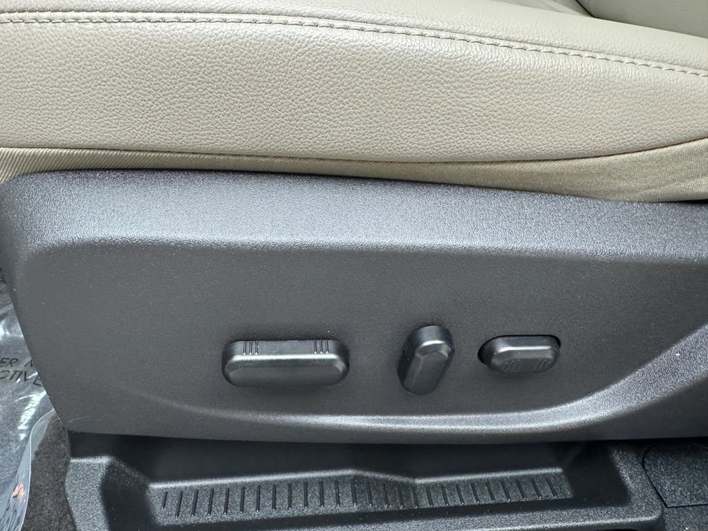 Certified 2019 Ford Escape SEL FWD image 12