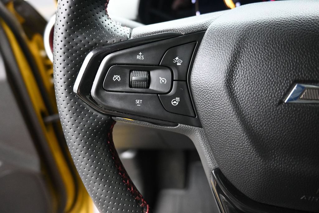 Used 2024 Chevrolet Trax RS w/ Sunroof Package FWD image 3