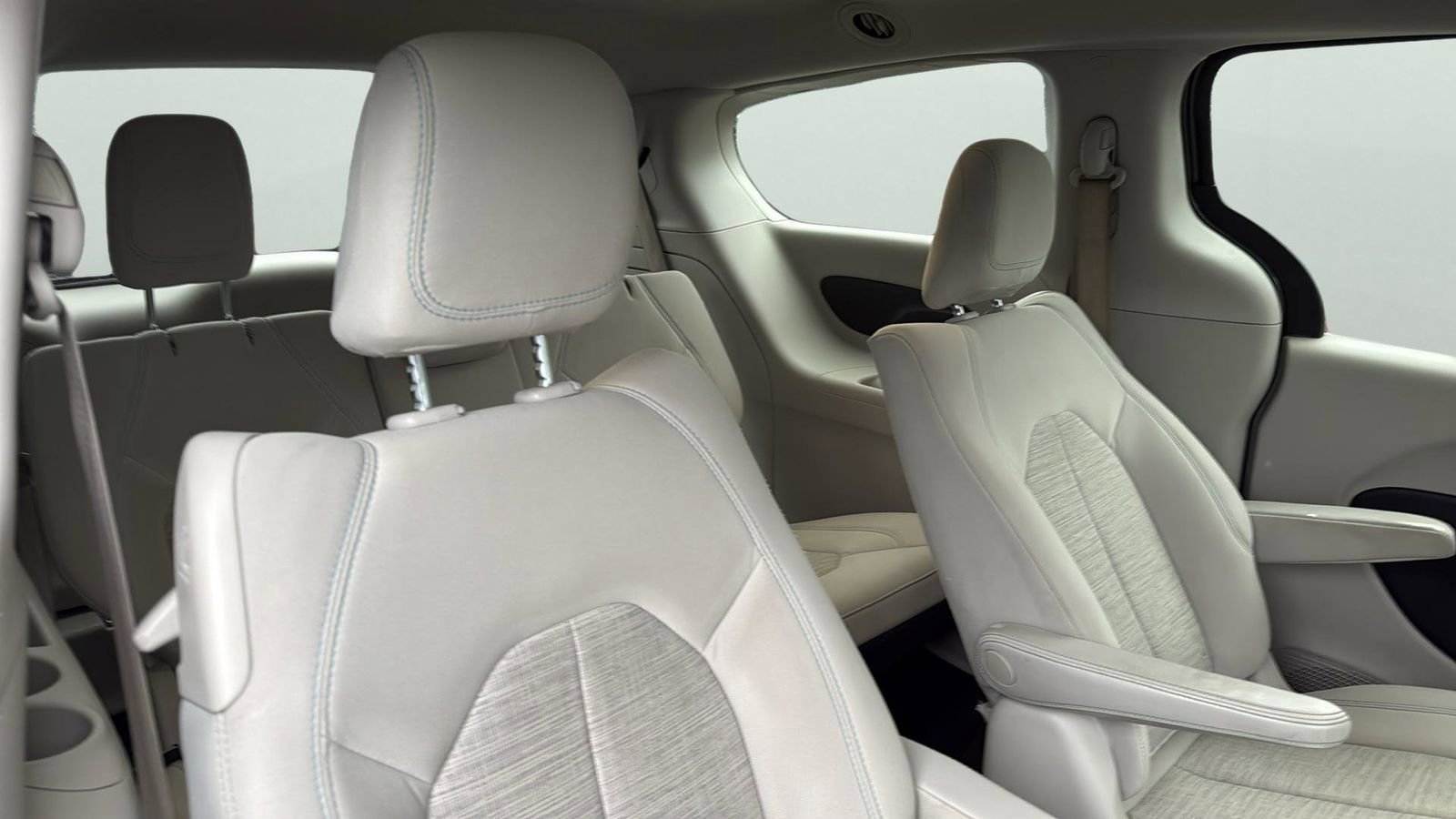 Used 2018 Chrysler Pacifica Touring Plus image 28