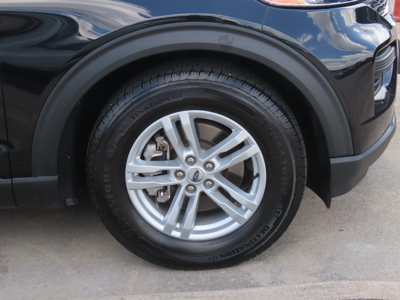 Certified 2023 Ford Explorer XLT RWD image 9