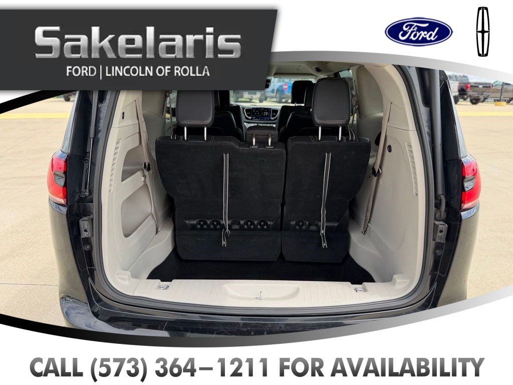 Used 2022 Chrysler Pacifica Touring-L FWD image 47