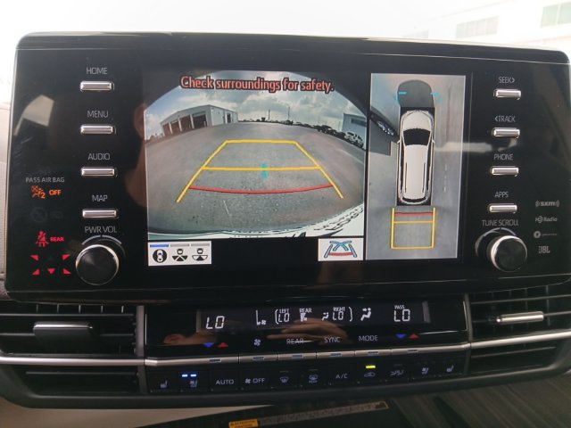Used 2024 Toyota Sienna Platinum FWD image 21