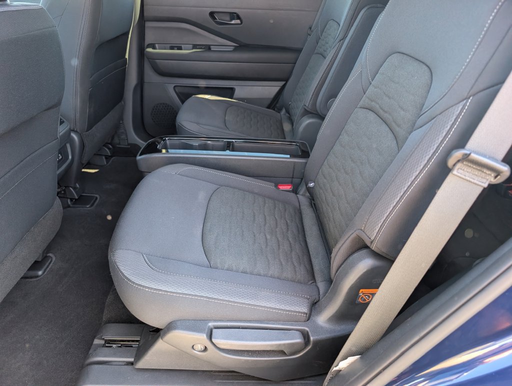 Used 2025 Nissan Pathfinder SV w/ SV Premium Package FWD image 10