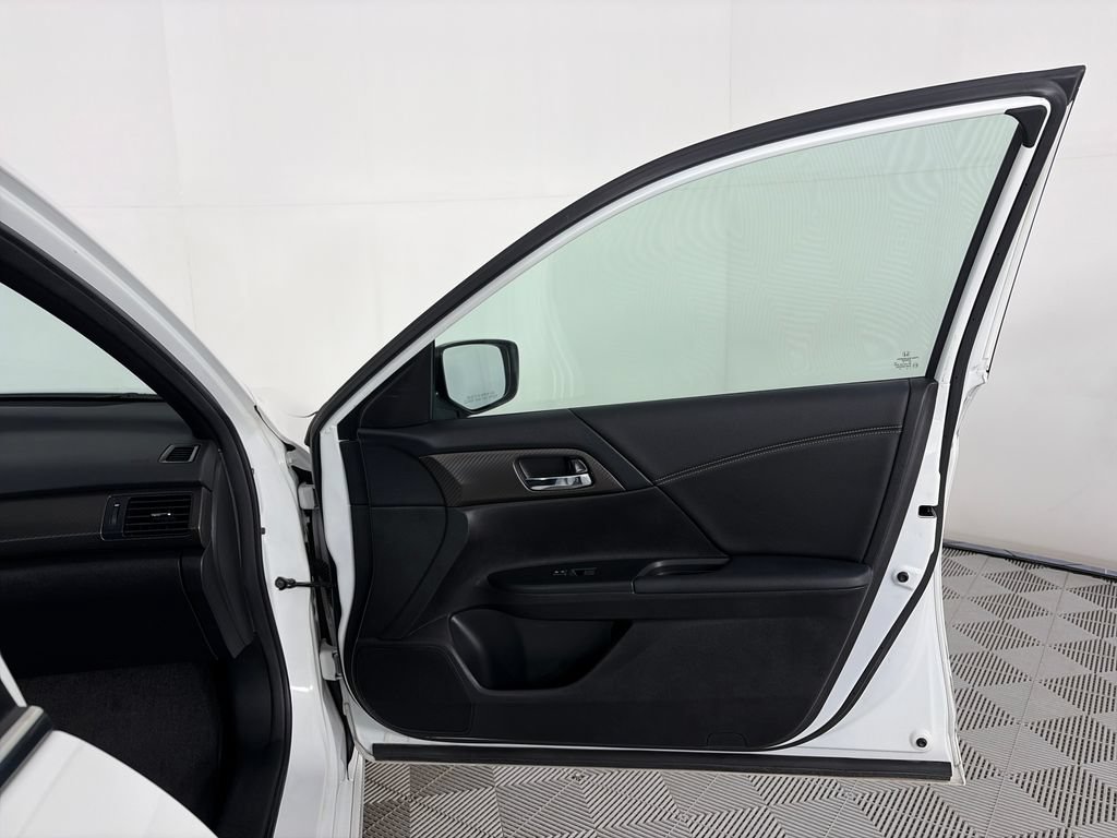 Used 2017 Honda Accord Sport image 28