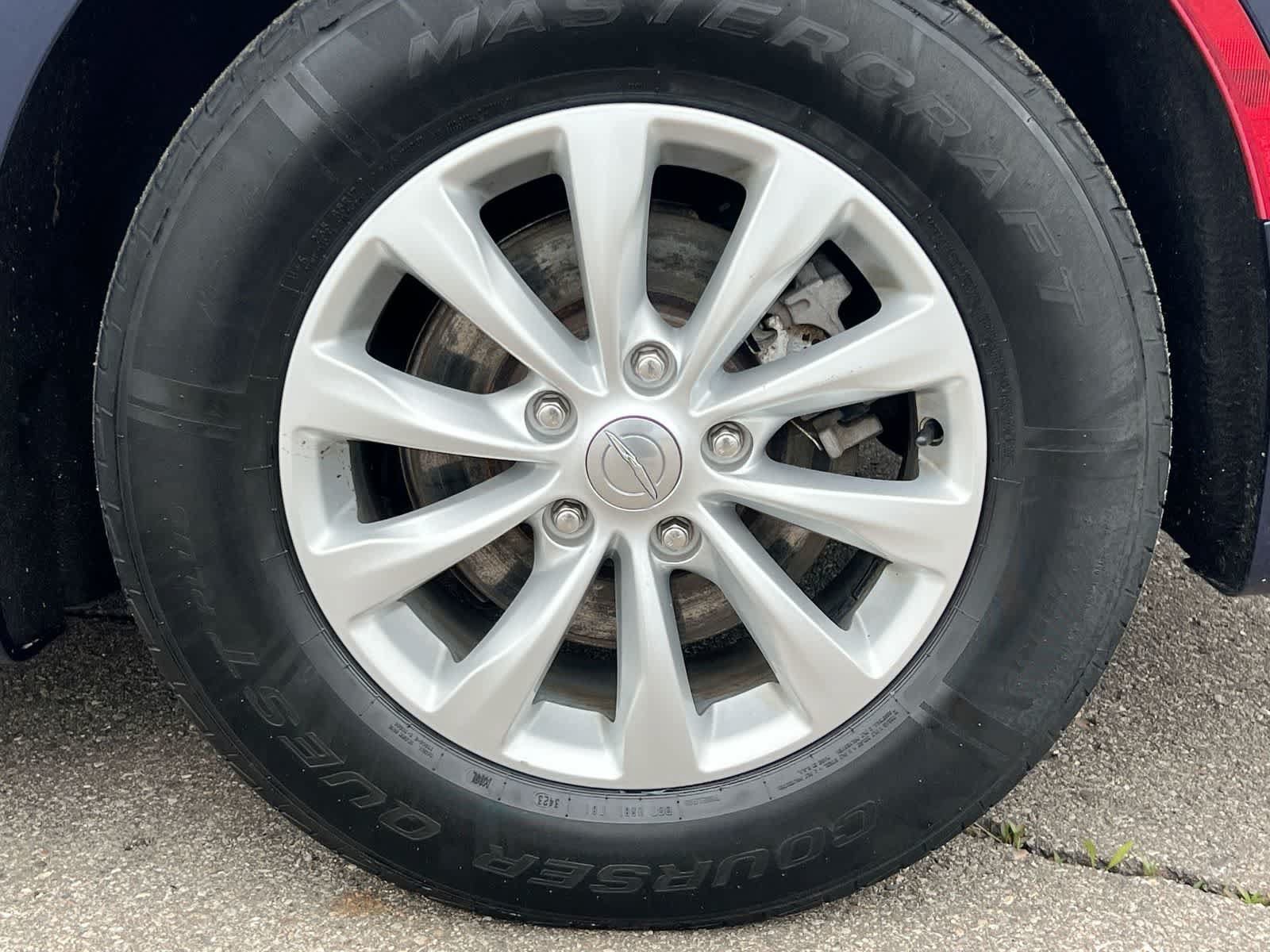 Used 2018 Chrysler Pacifica Touring-L Plus FWD image 14