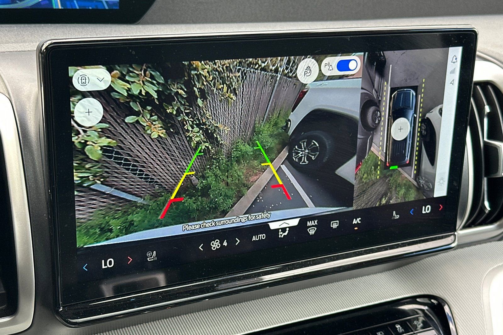 Certified 2025 Ford Expedition Active image 19