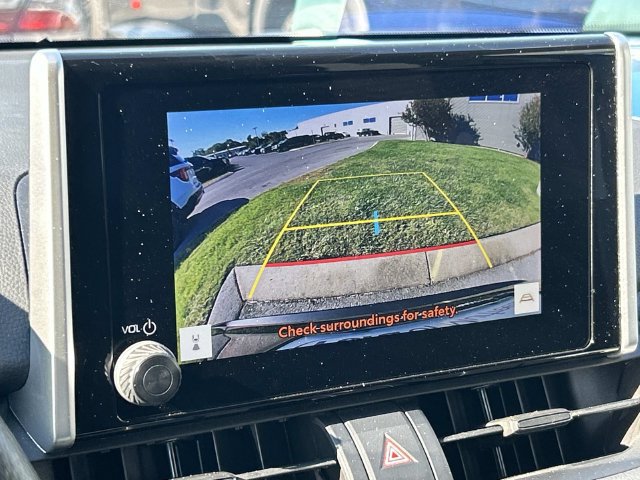Used 2025 Toyota RAV4 XLE FWD image 31