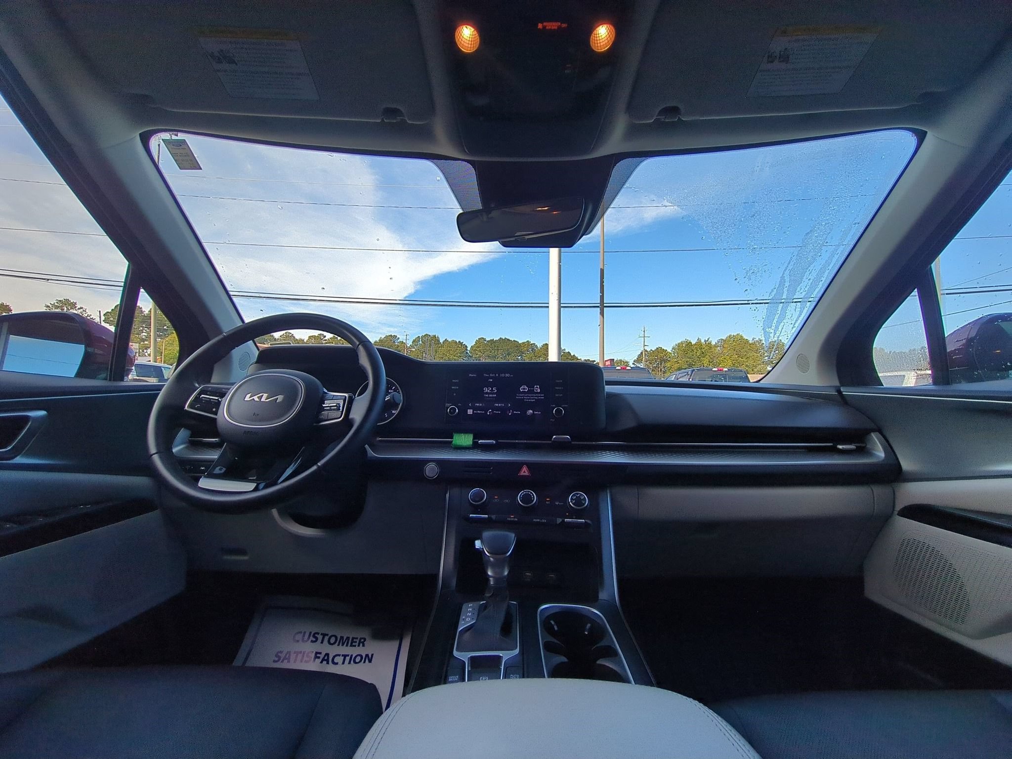 Used 2023 Kia Carnival LX FWD image 25