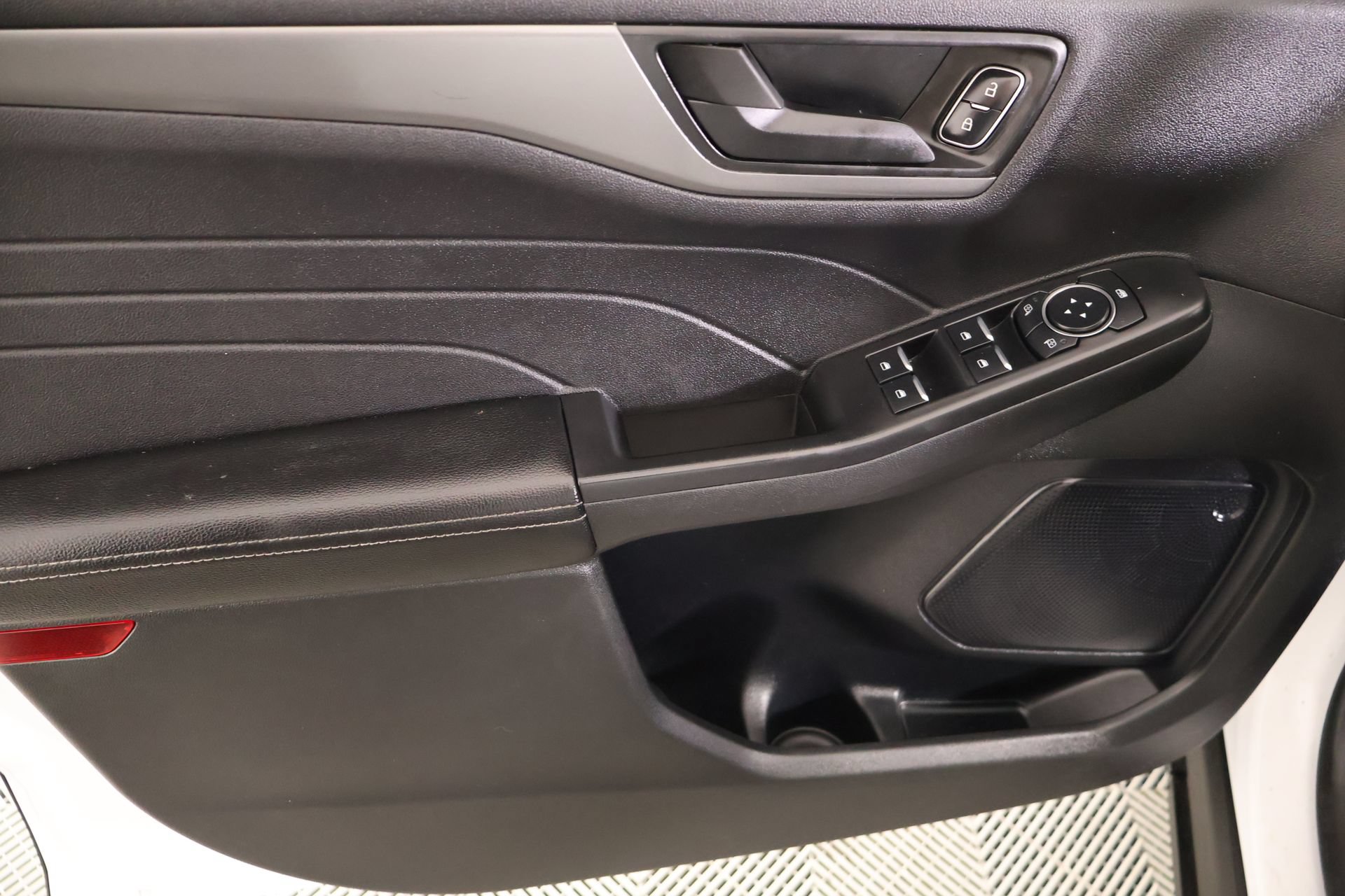 Certified 2025 Ford Escape Active FWD image 14