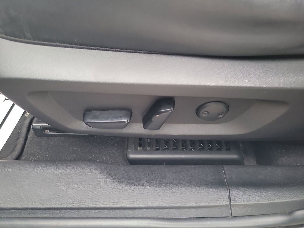 Used 2024 Mitsubishi Outlander SE image 12