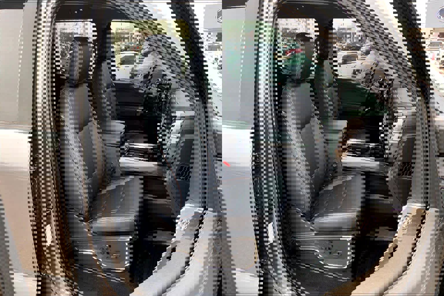 Certified 2023 Ford F250 Lariat w/ Sport Appearance Package image 8