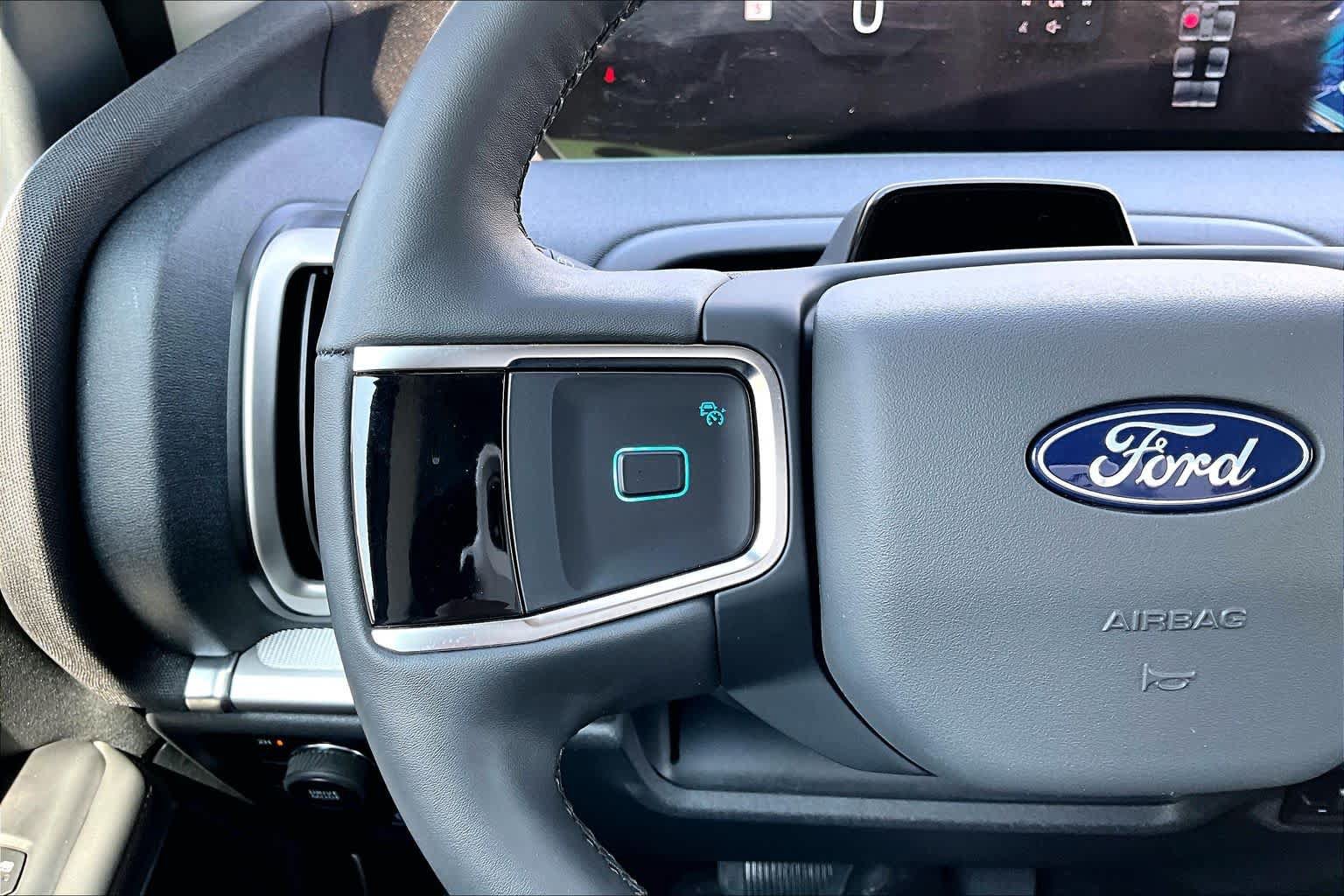 Certified 2025 Ford Expedition Active AWD/4WD image 24