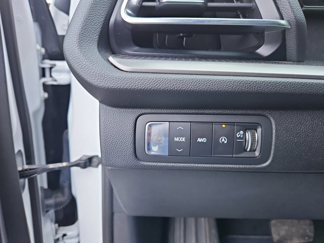 Used 2024 Chevrolet Traverse LT image 13