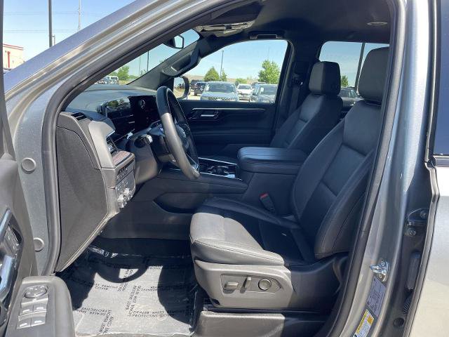 Used 2025 Chevrolet Suburban Z71 AWD/4WD image 17
