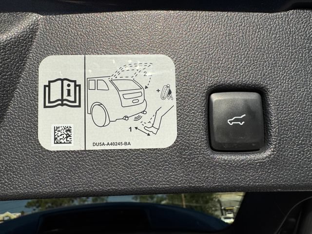 Certified 2020 Ford Escape Titanium w/ Titanium Premium Package 2.0 AWD/4WD image 19