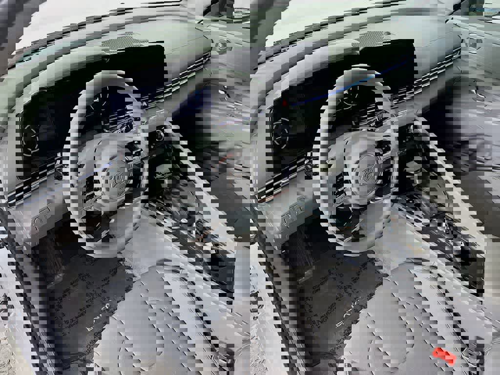 Used 2024 Hyundai Elantra SEL image 9