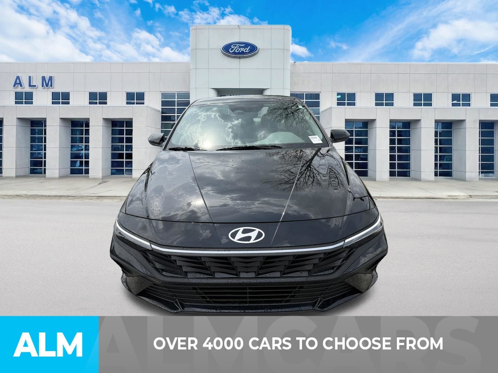 Used 2025 Hyundai Elantra Sport image 2