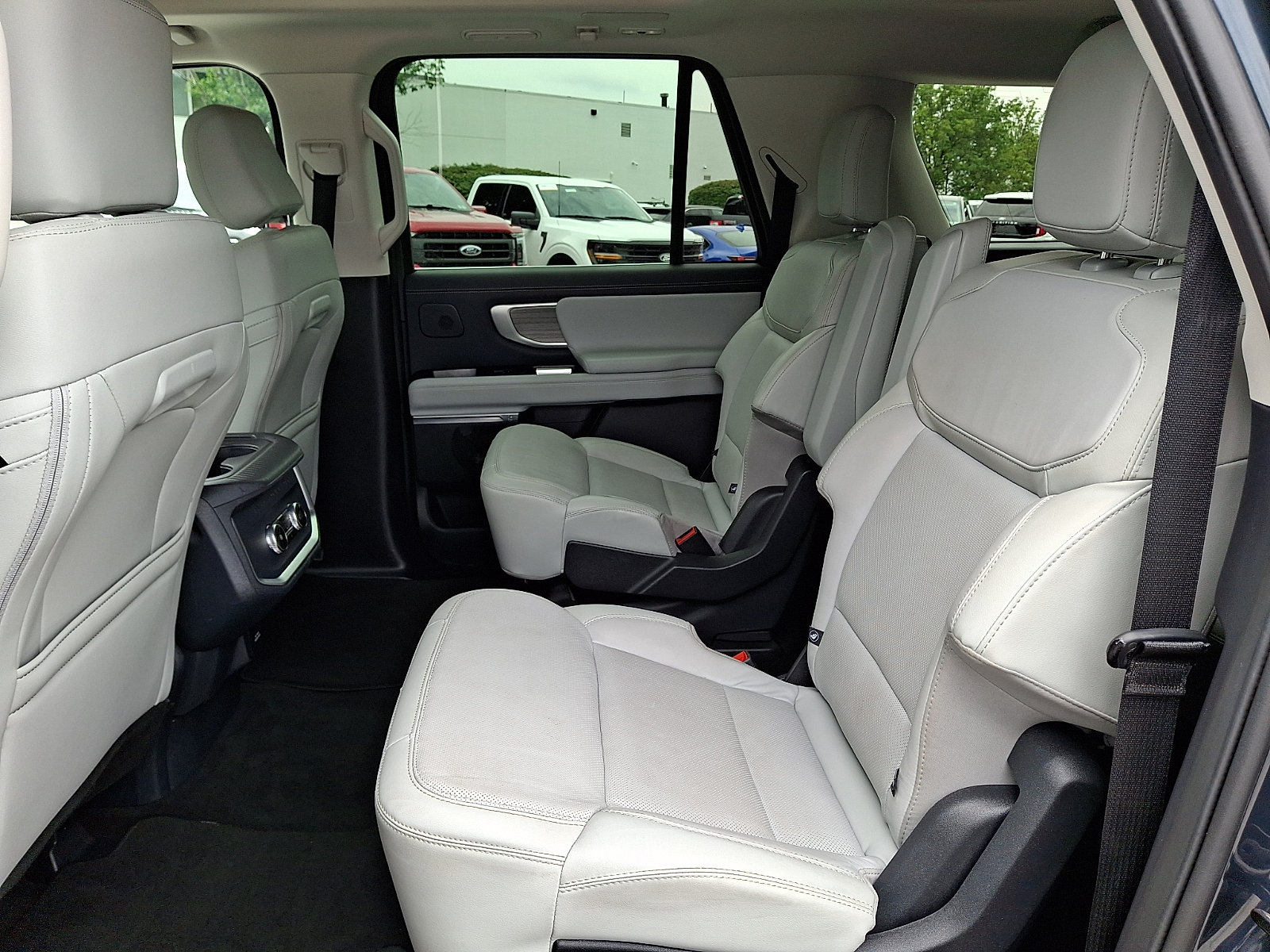 Certified 2025 Ford Expedition Max Platinum w/ Driver's Package AWD/4WD image 13