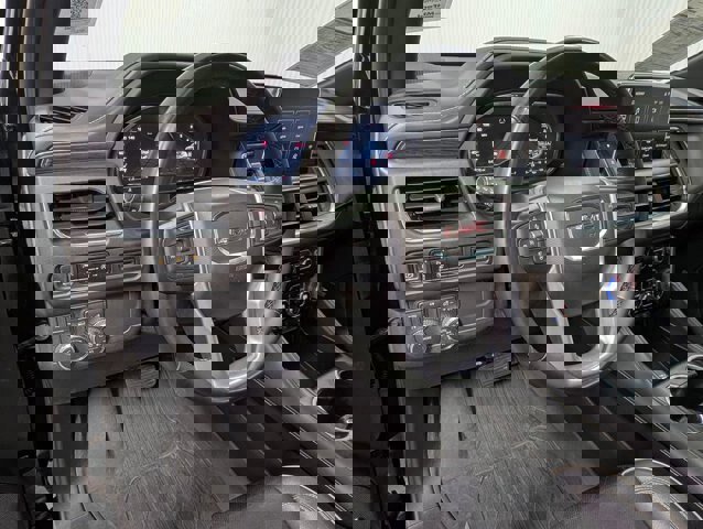 Used 2023 GMC Yukon SLT w/ SLT Premium Package image 15