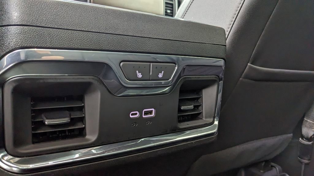 Used 2024 Chevrolet Silverado 3500 High Country w/ High Country Premium Package image 35