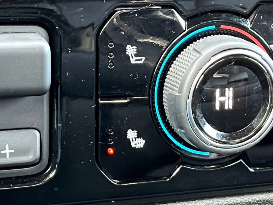 Used 2025 Chevrolet Silverado 2500 LT w/ Convenience Package image 32