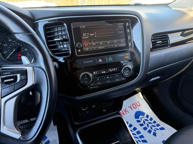 Used 2018 Mitsubishi Outlander 4WD Plug-In Hybrid image 22