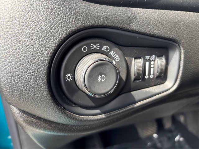 Used 2021 Jeep Renegade Latitude w/ Convenience Group AWD/4WD image 16