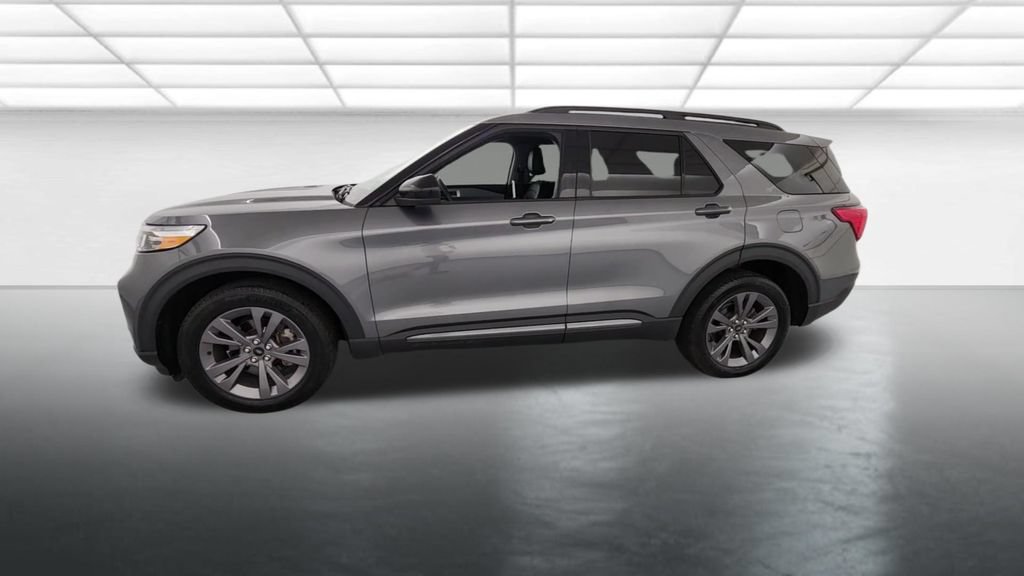 Certified 2024 Ford Explorer XLT w/ Equipment Group 202A AWD/4WD image 4