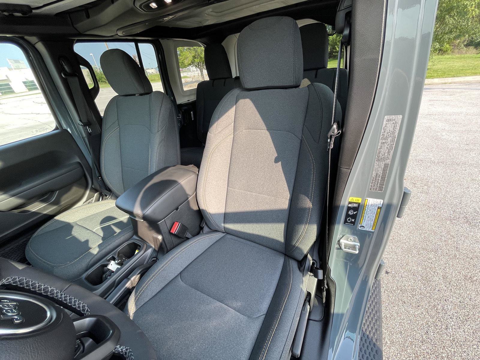 Used 2025 Jeep Wrangler Unlimited Sport AWD/4WD image 18