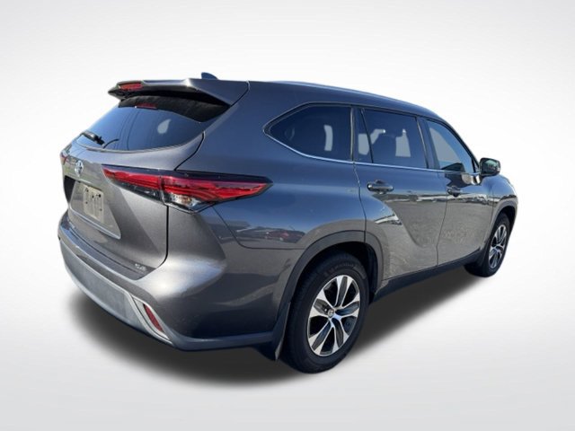 Used 2023 Toyota Highlander XLE FWD image 8