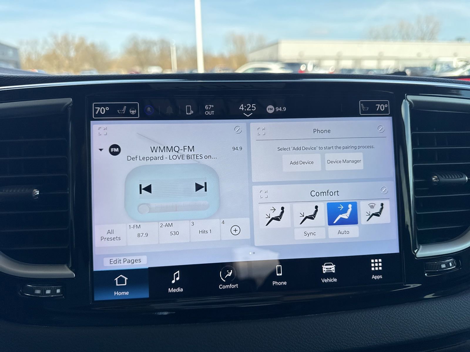 Used 2024 Chrysler Pacifica Touring-L image 30