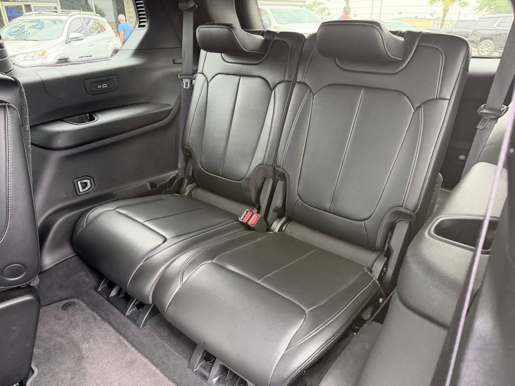 Used 2025 Jeep Grand Cherokee L Limited w/ Black Appearance Package AWD/4WD image 19