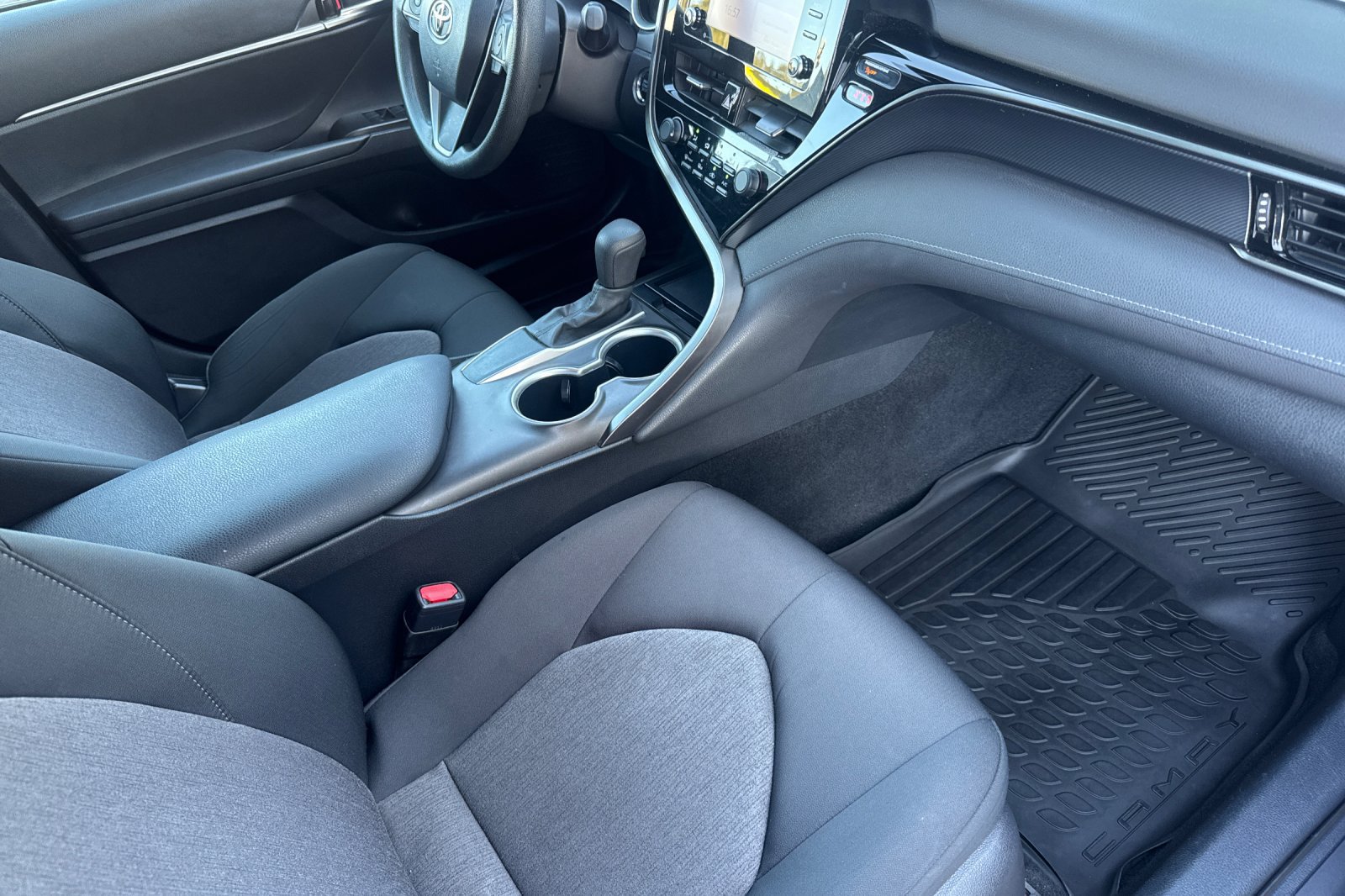 Used 2021 Toyota Camry LE w/ Convenience Package FWD image 9