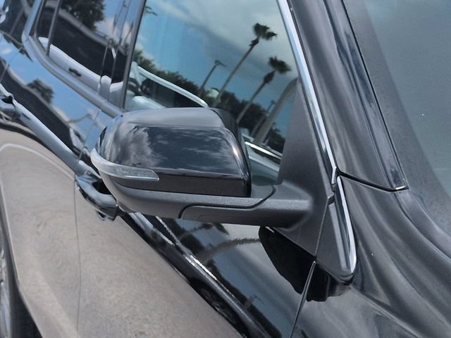 Used 2025 Chevrolet Traverse LT w/ Enhanced Driving Package FWD image 12