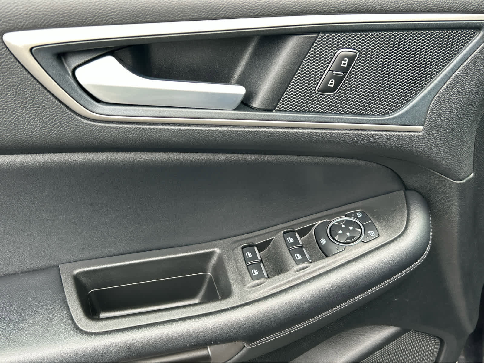 Certified 2024 Ford Edge SEL image 31