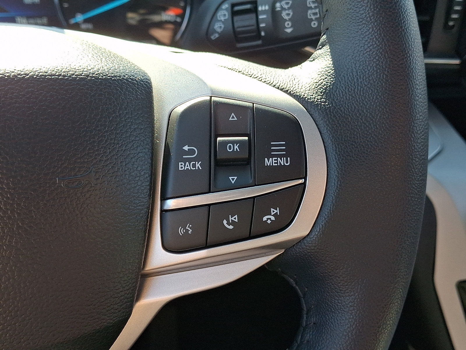 Certified 2023 Ford Explorer XLT w/ Equipment Group 202A AWD/4WD image 30
