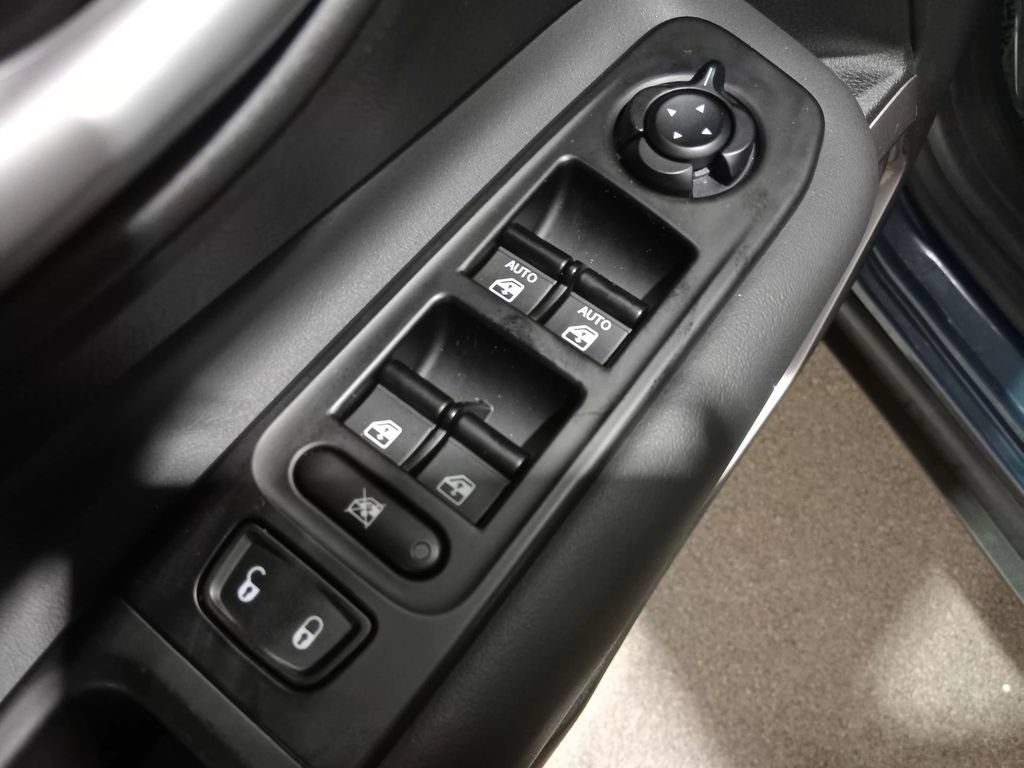 Used 2023 Jeep Renegade Latitude AWD/4WD image 18